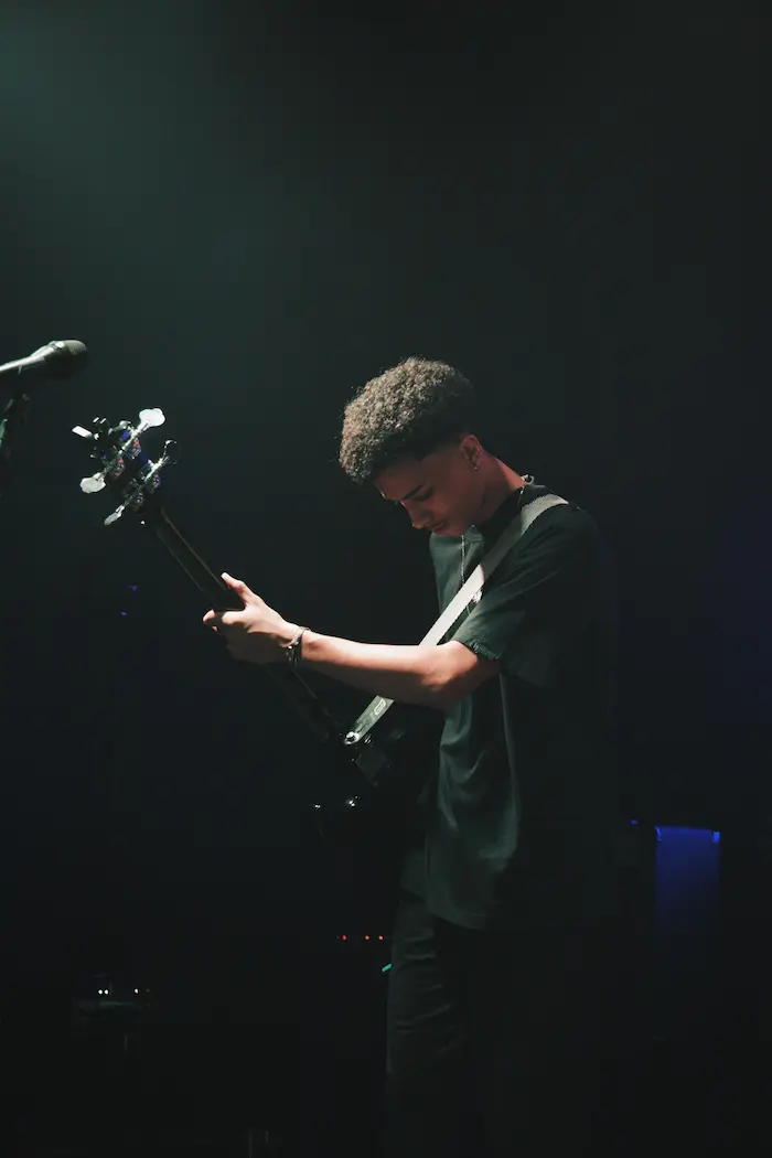 Lucas Sampaio - Baixista